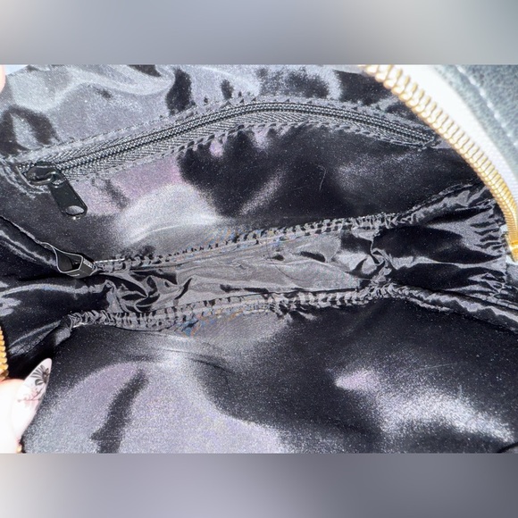 Victoria secret metallic crossbody bag with gold chain - Picture 6 of 9